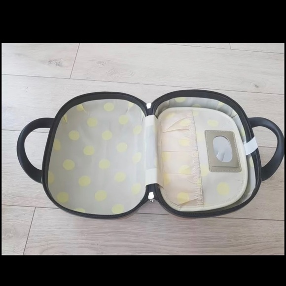 3D Hello kitty cosmetic travel makeup case with hello Kitty charm 12.2”X9.44” - Picture 3 of 3